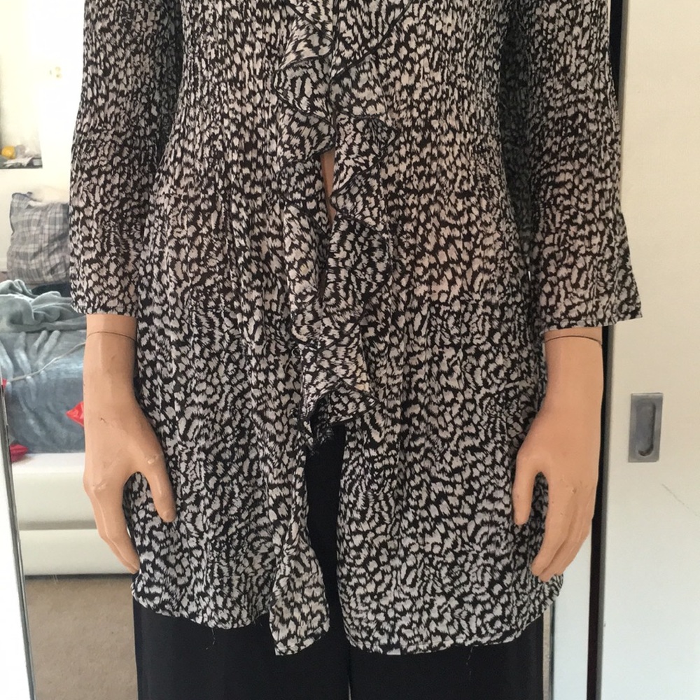 Pretty  Blk&Wht Print Blouse/Jacket W/Ruffle Front - Picture 4 of 6